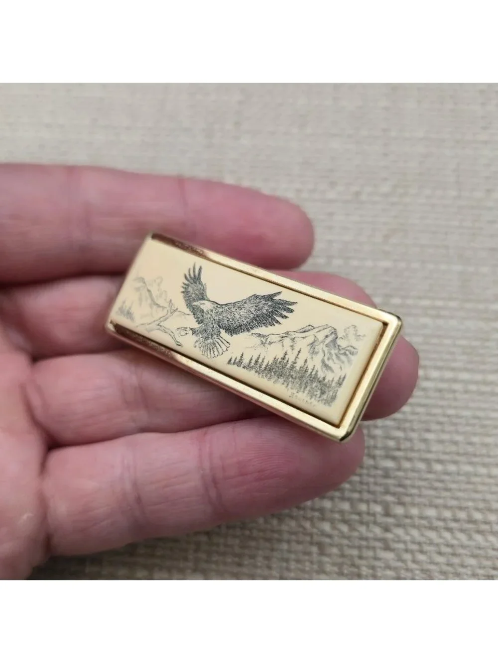 Vintage Gold Tone Scrimshaw Eagle Mountain Scene Minimalist Men's Money Clip B14